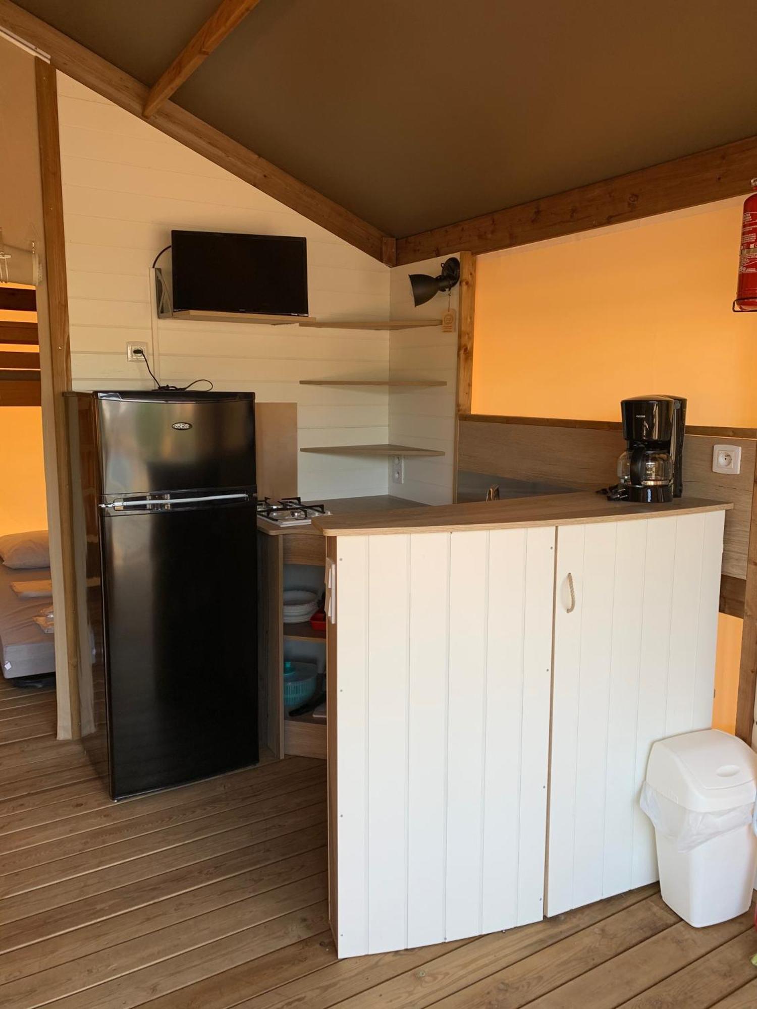 Отель Camping Les Chouans Сент-Илер-де-Рье Экстерьер фото